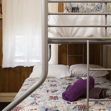 The Cally Hotel Warrnambool Room photo