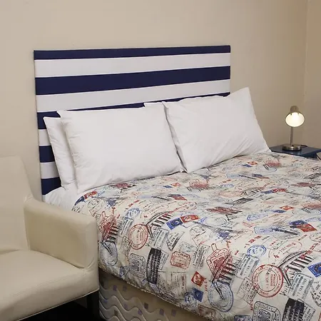 The Cally Hotel Warrnambool Room photo