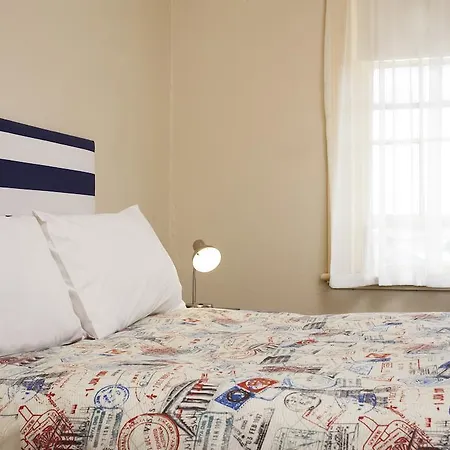 The Cally Hotel Warrnambool Room photo
